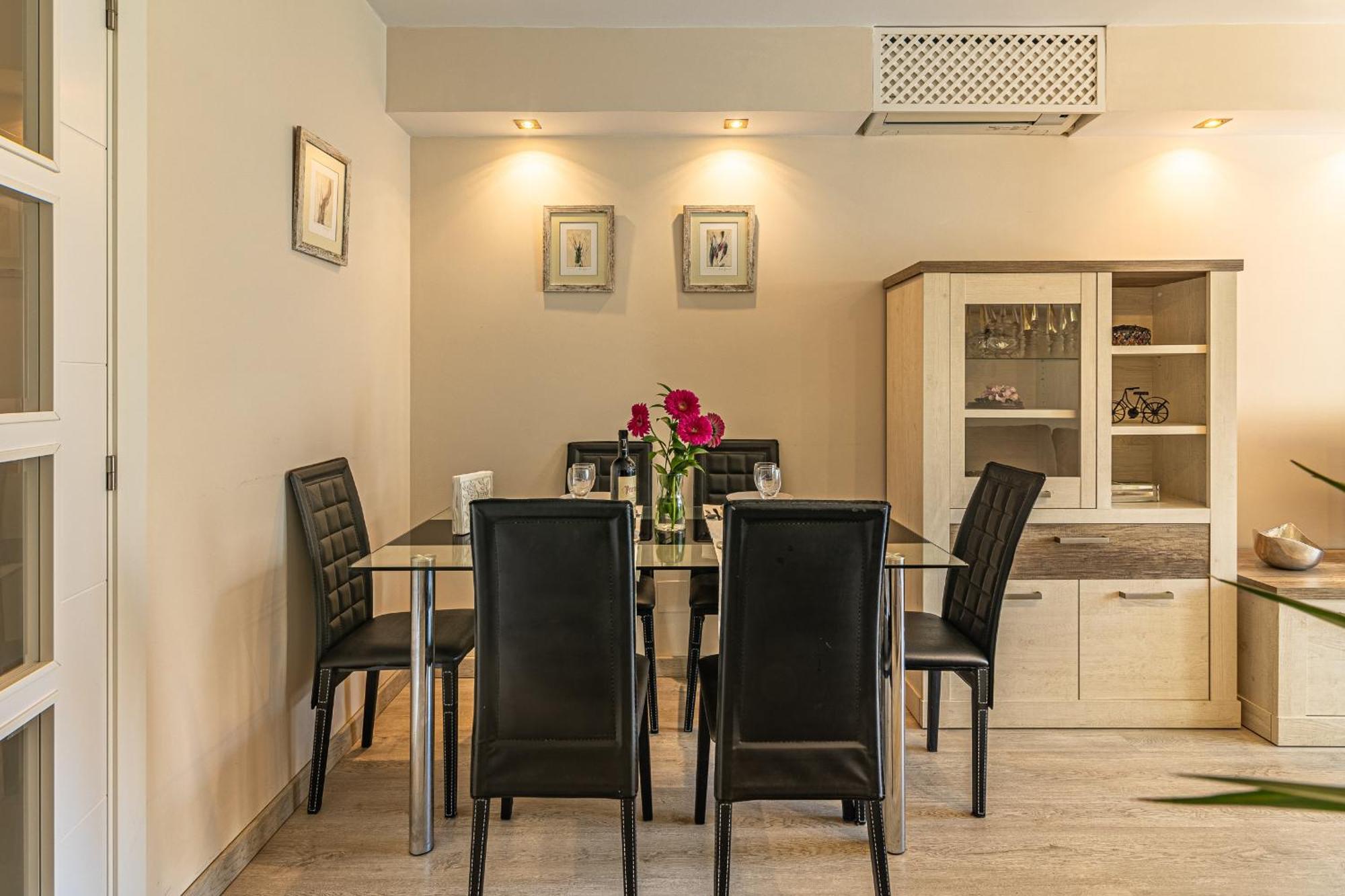 City Center Apartment In Марбеля Екстериор снимка
