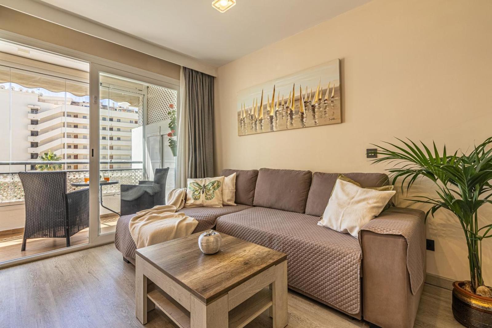 City Center Apartment In Марбеля Екстериор снимка